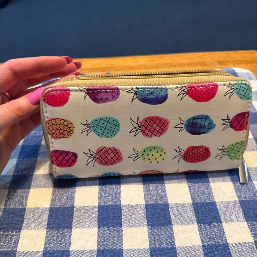 Colorful Pineapple Women White Wallet Faux Leather Zip Around Credit Card Holder